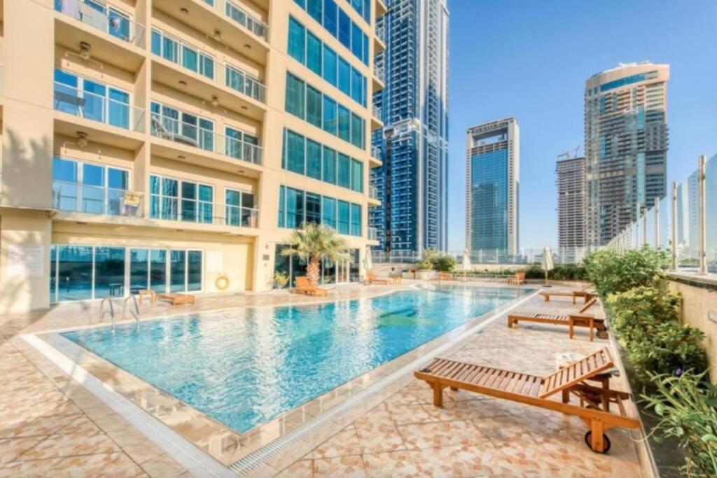 What A View - Very Close To Dmcc Metro Station *