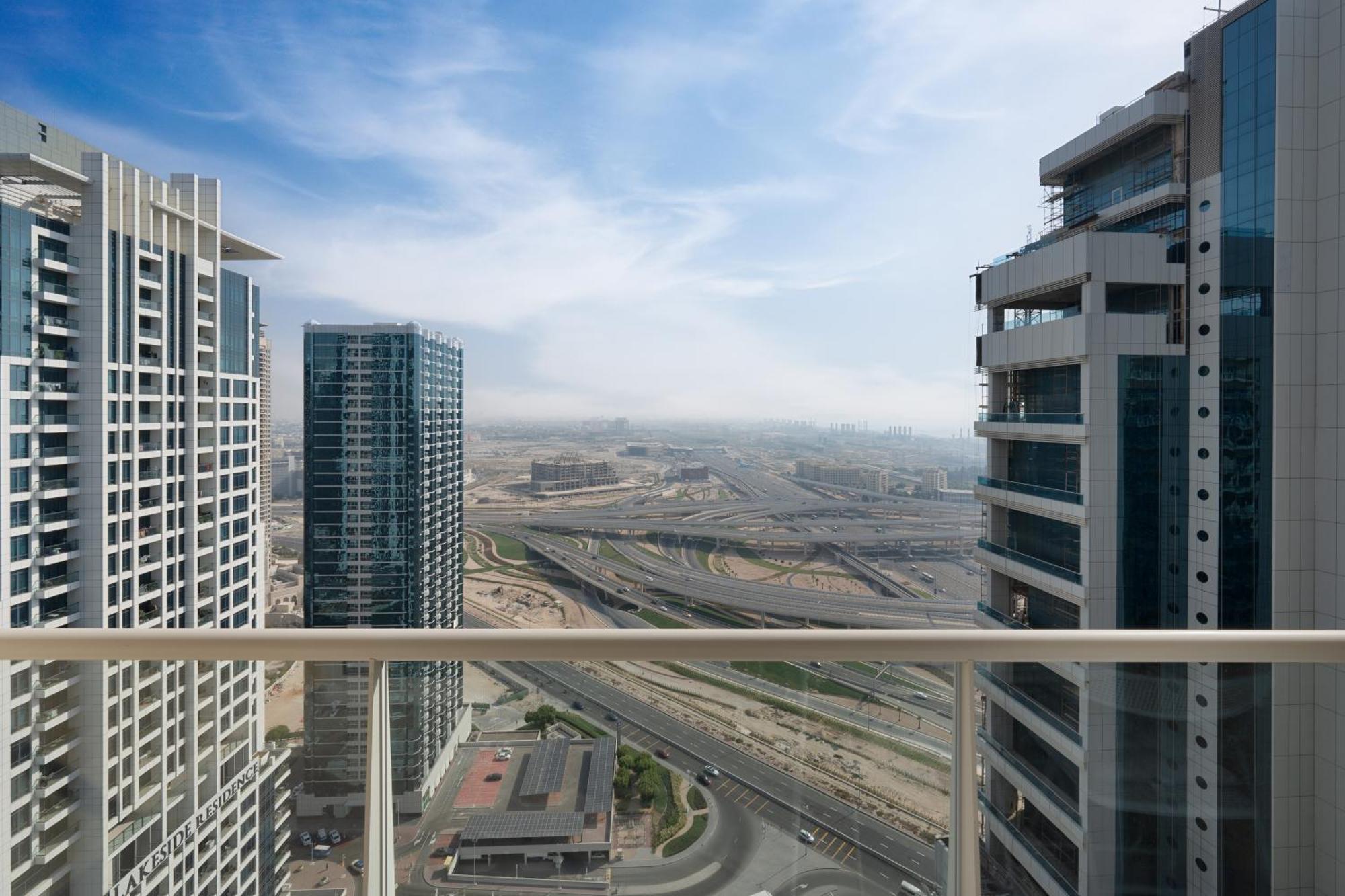 What A View - Very Close To Dmcc Metro Station Apartment *